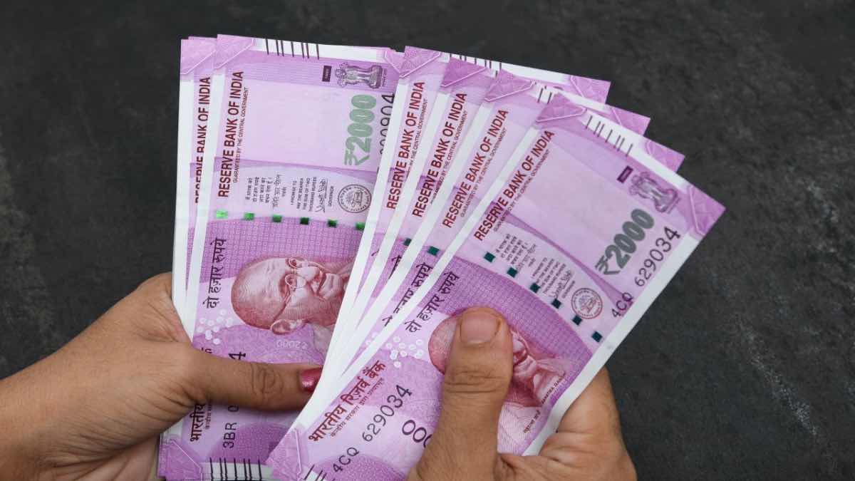 ₹2000 banknotes circulation declined to ₹7961 crore from ₹3.56 lakh crore: RBI